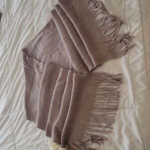 Neosan Fringe Chunky Cable Knit scarf.. Color= Grey Barely worn